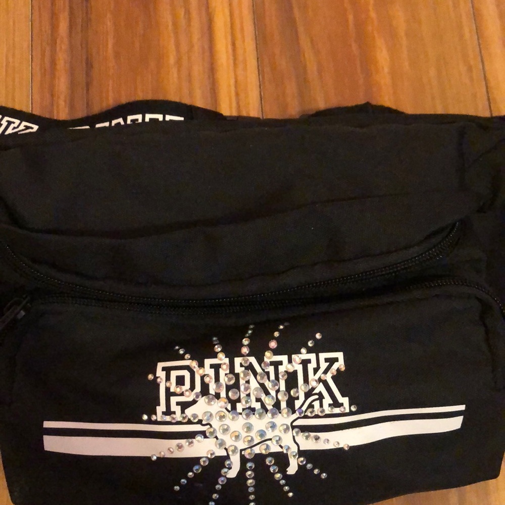 fanny pack🖤, from pink, brand new.